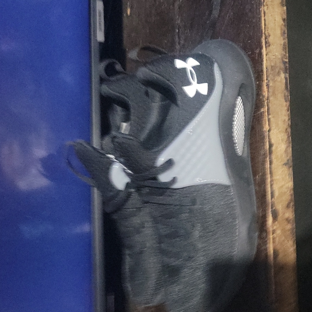 Women Under Armour Train tennis shoes size:6